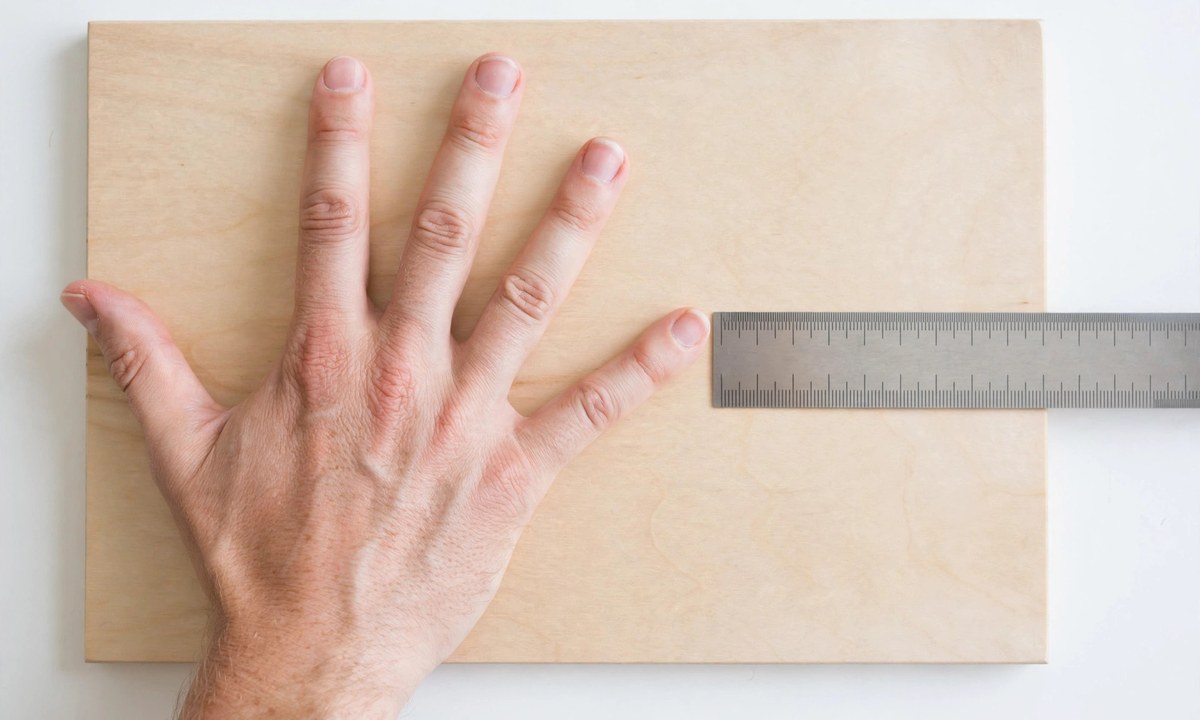 Quick tricks to estimate things that are 7 inches long